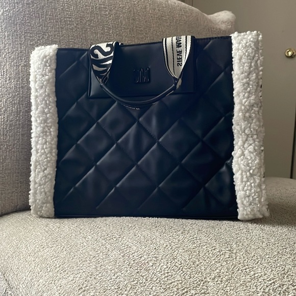Steve Madden Handbags - Steve Madden large Sherpa quilted tote Bdanniii